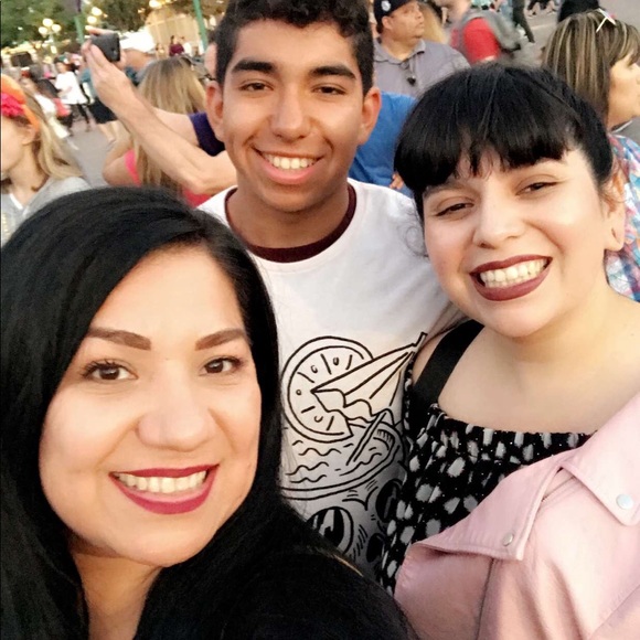 Meet your posher, Sylvia - Picture 5 of 5